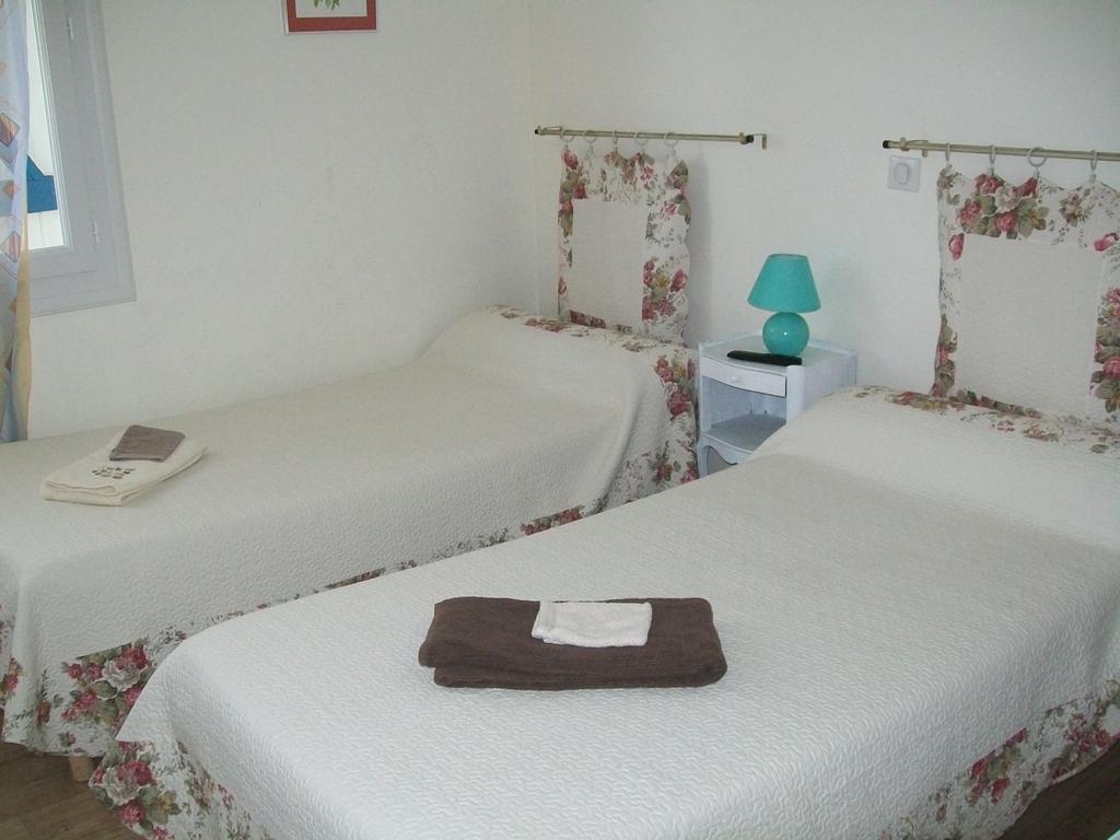 Hotel Au Charme Du Levat Saint Paul de Loubressac Room photo
